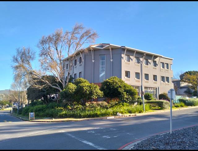 422M² BUSINESS CENTRE TO LET IN ROSENPARK